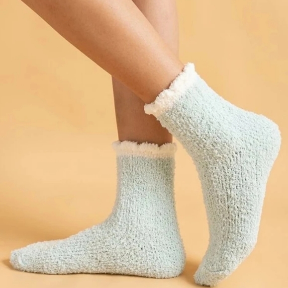 Fuzzy Lace Trim Socks - Picture 4 of 4